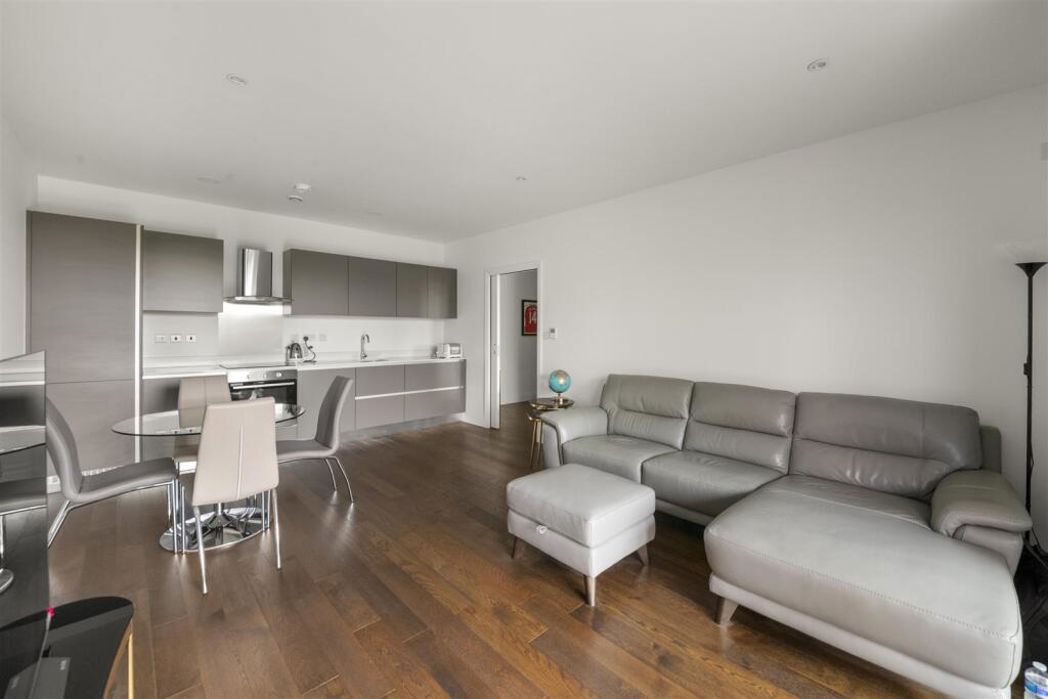 Property image 4 of 15
