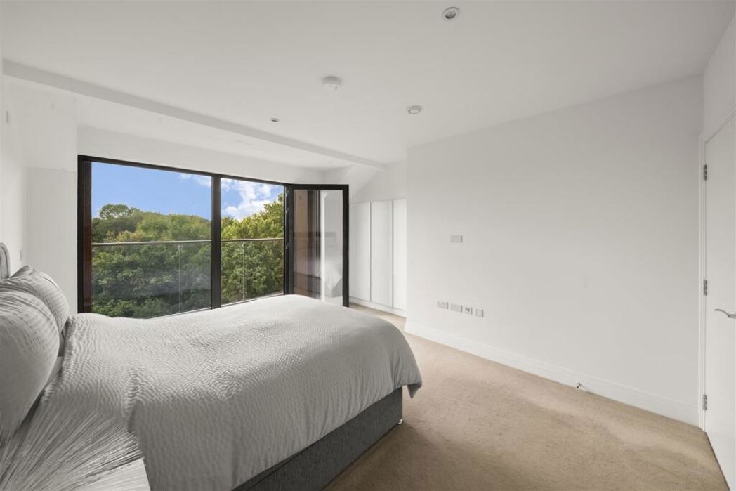 Property image 7 of 15