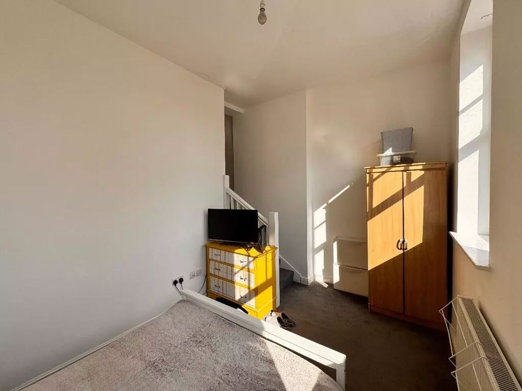 Property image 5 of 9