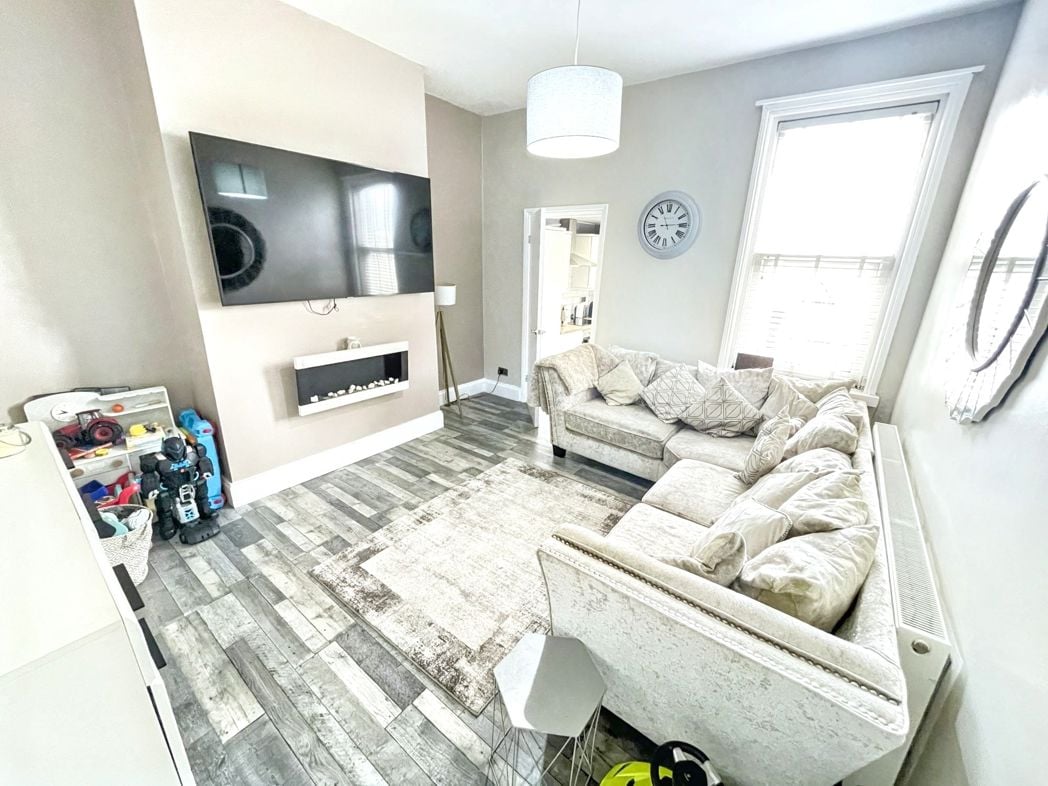 Property image 5 of 8