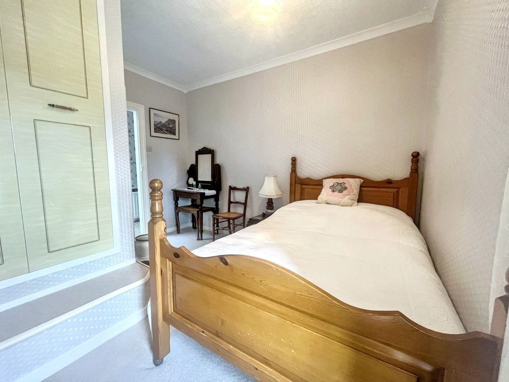 Property image 11 of 18