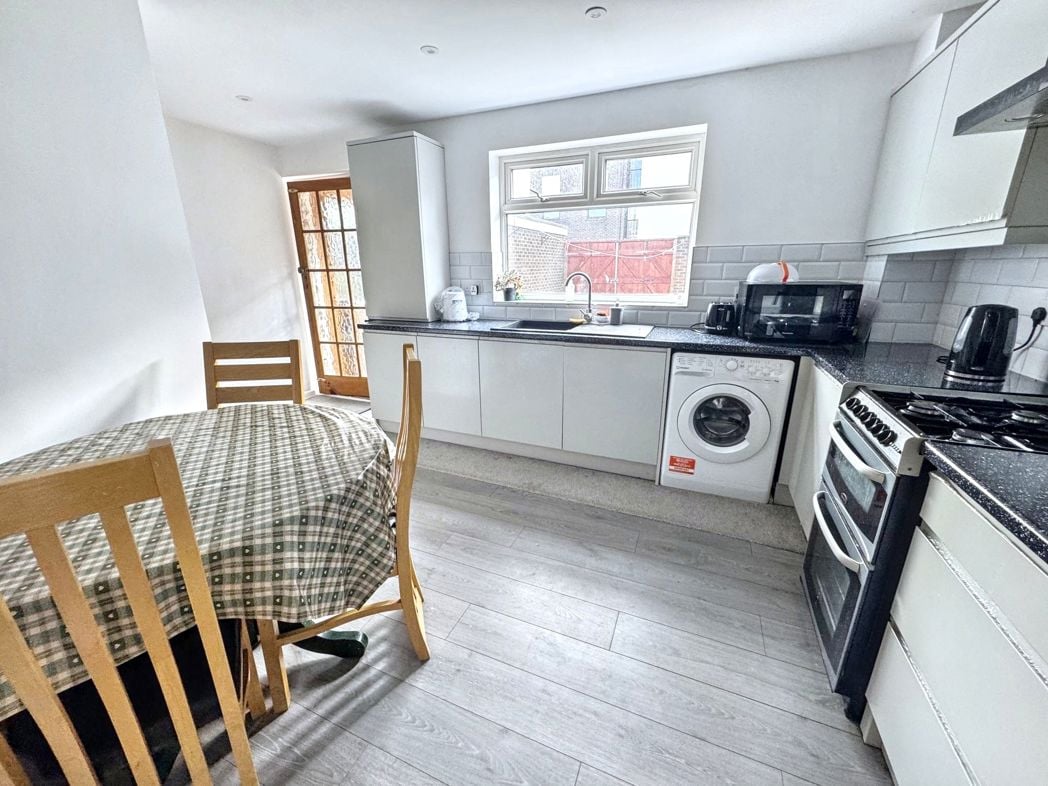 Property image 8 of 16