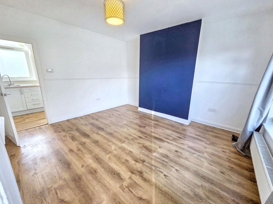 Property image 2 of 9