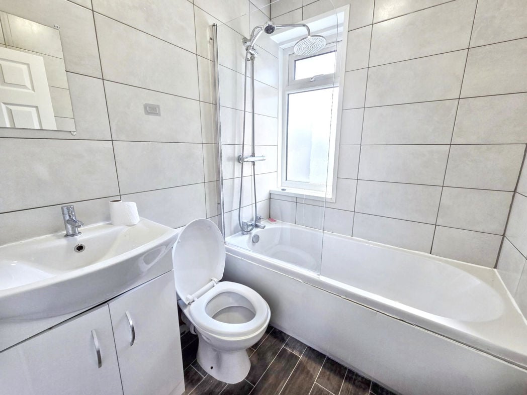 Property image 5 of 9