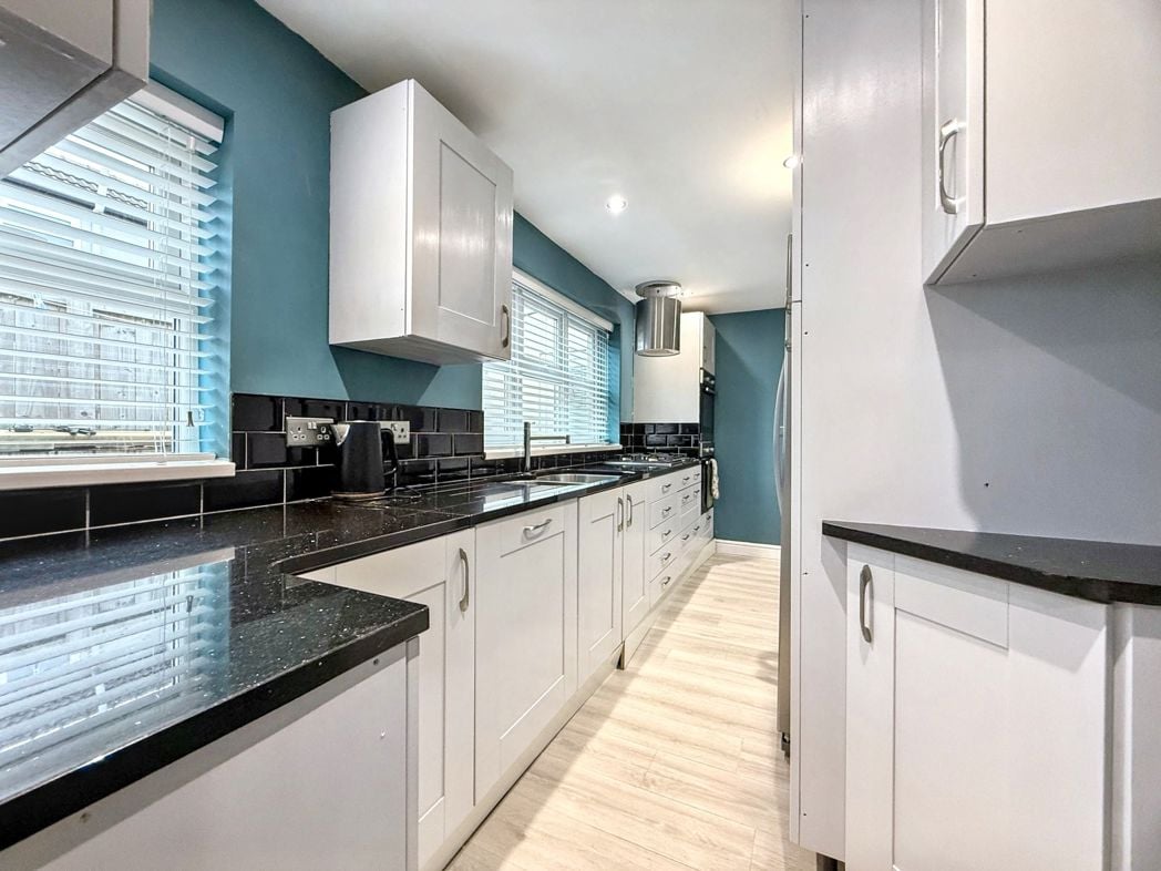 Property image 11 of 24