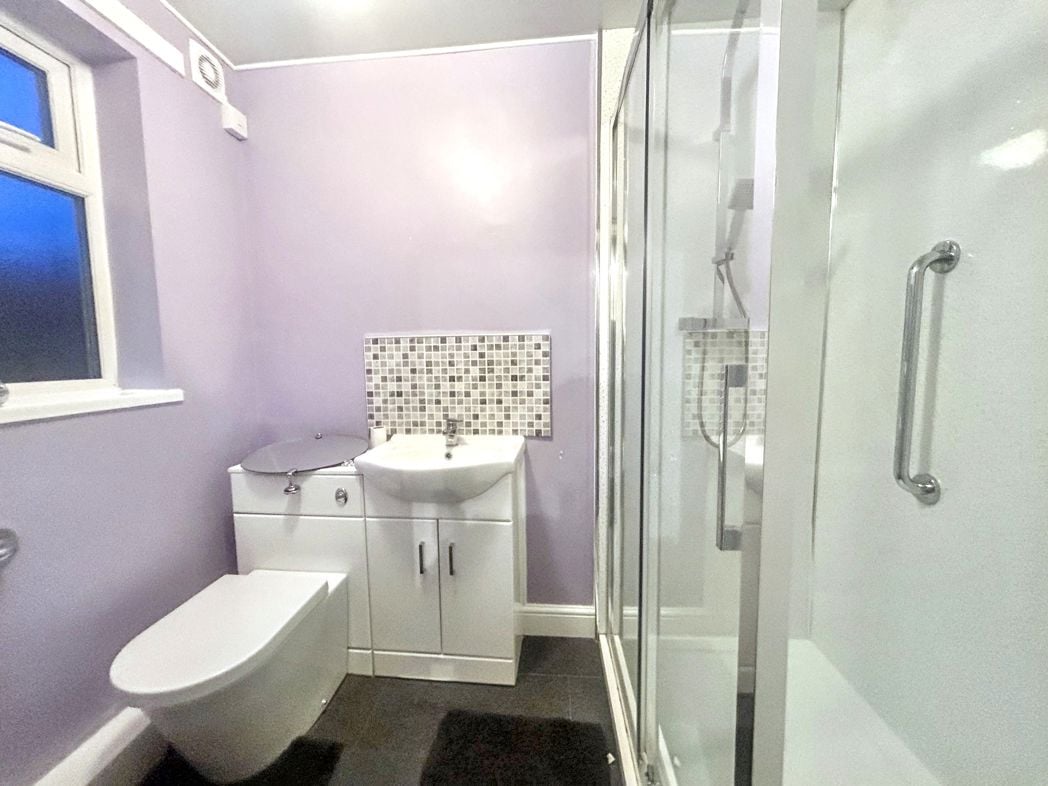 Property image 5 of 11