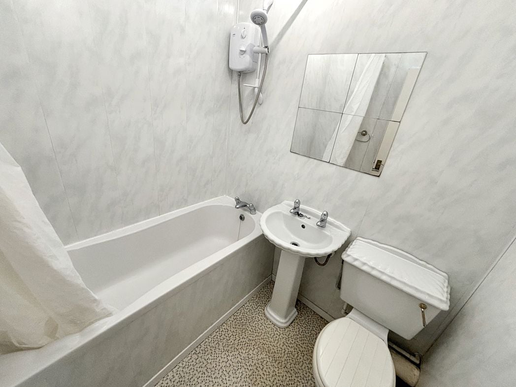 Property image 8 of 9