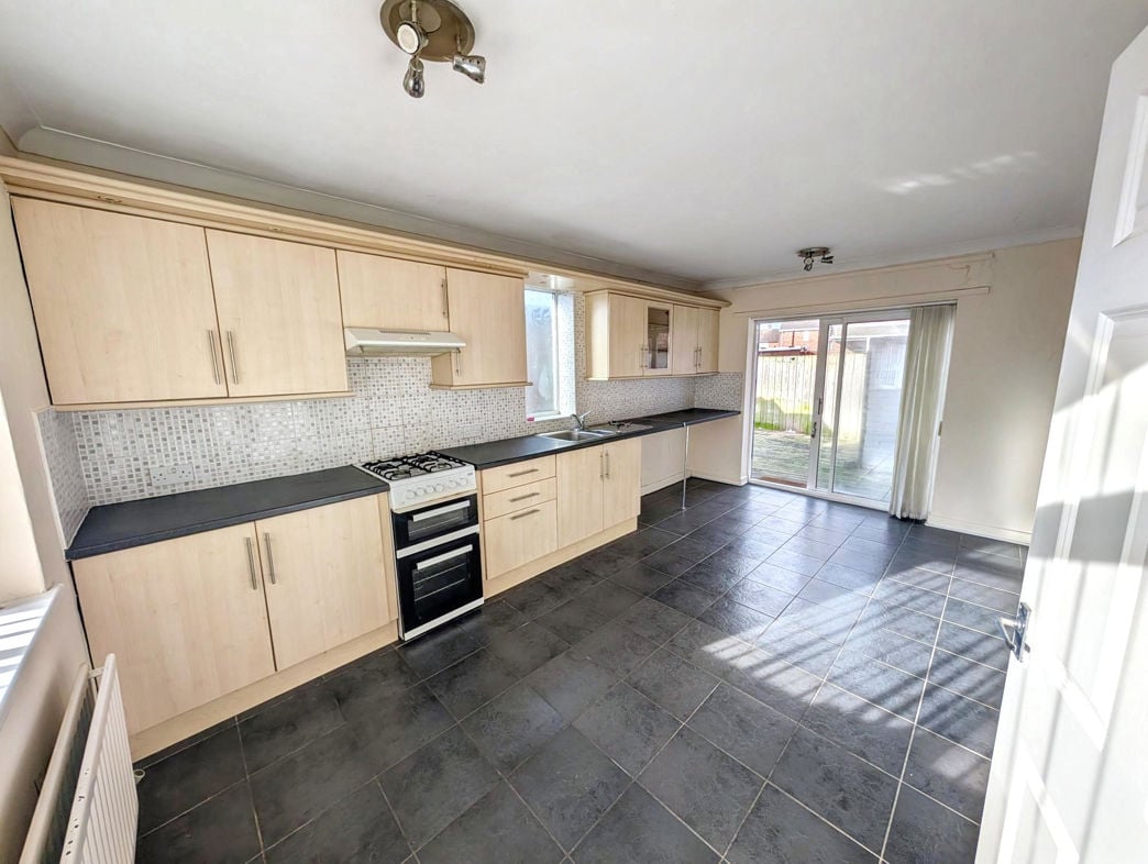 Property image 4 of 11