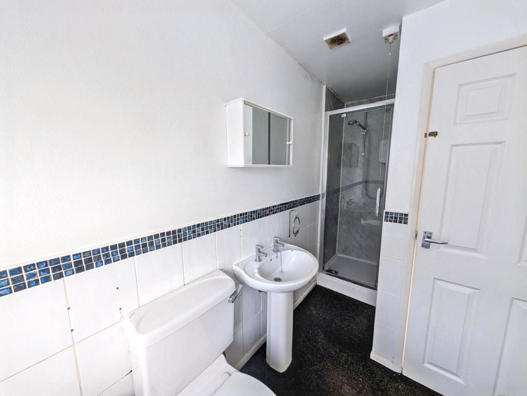 Property image 8 of 11