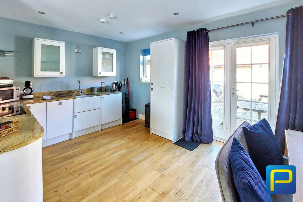 Property image 6 of 18
