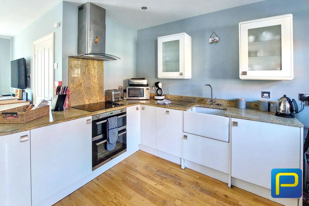 Property image 3 of 18