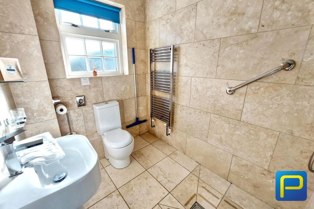 Property image 11 of 18