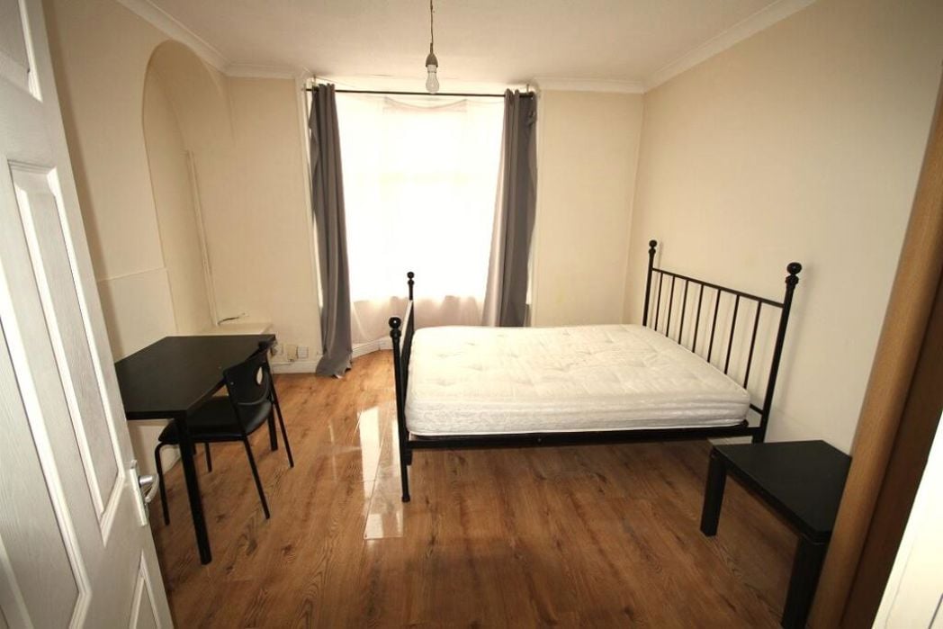 Property image 5 of 12