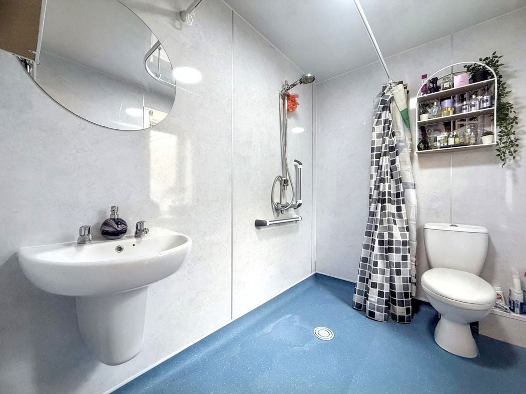 Property image 21 of 27