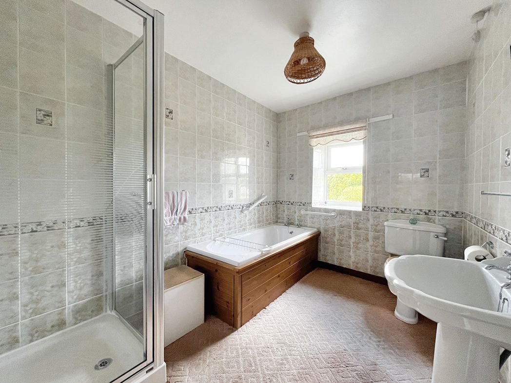 Property image 16 of 28
