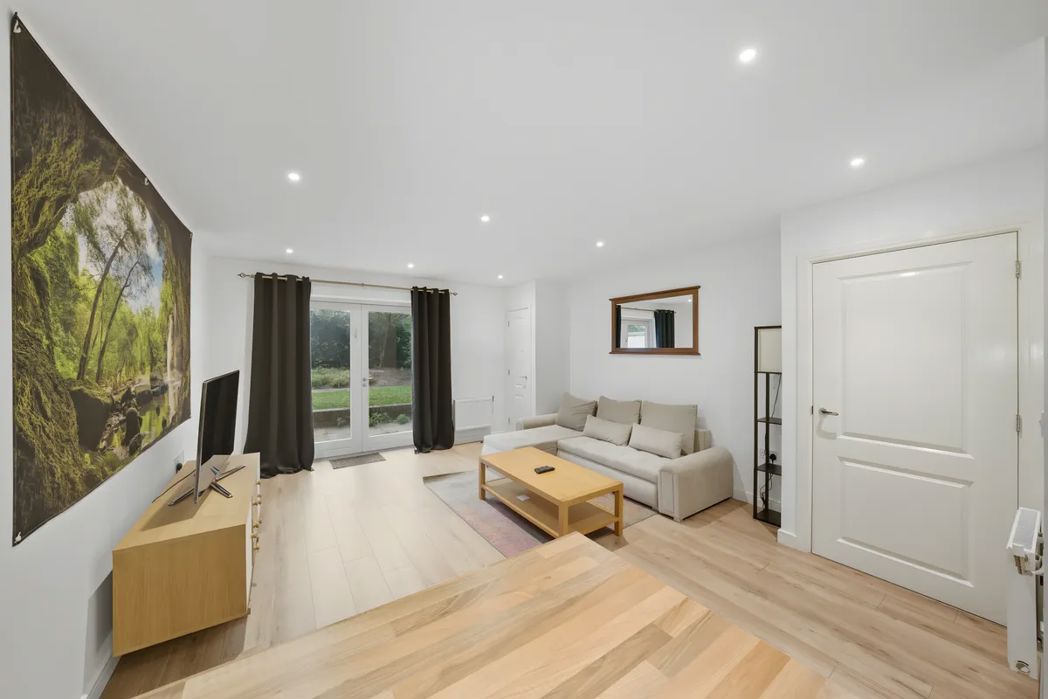 Property image 2 of 16