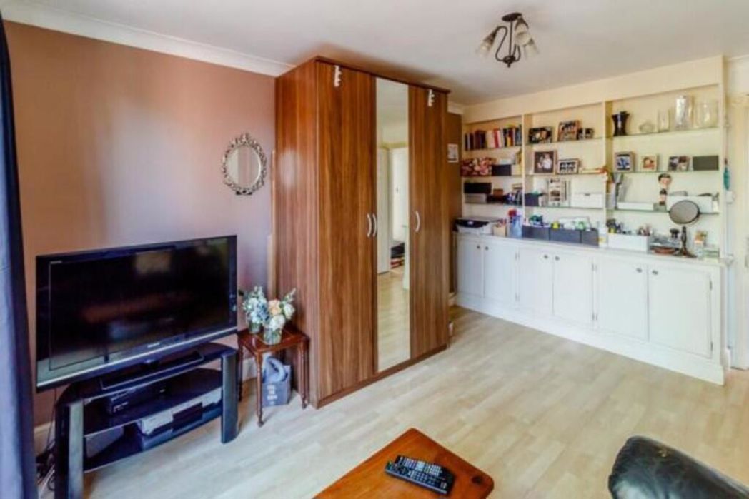 Property image 2 of 9