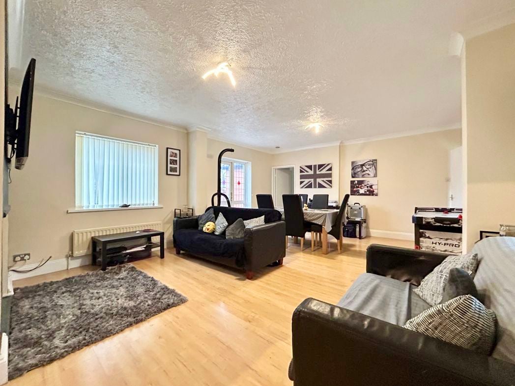 Property image 5 of 11