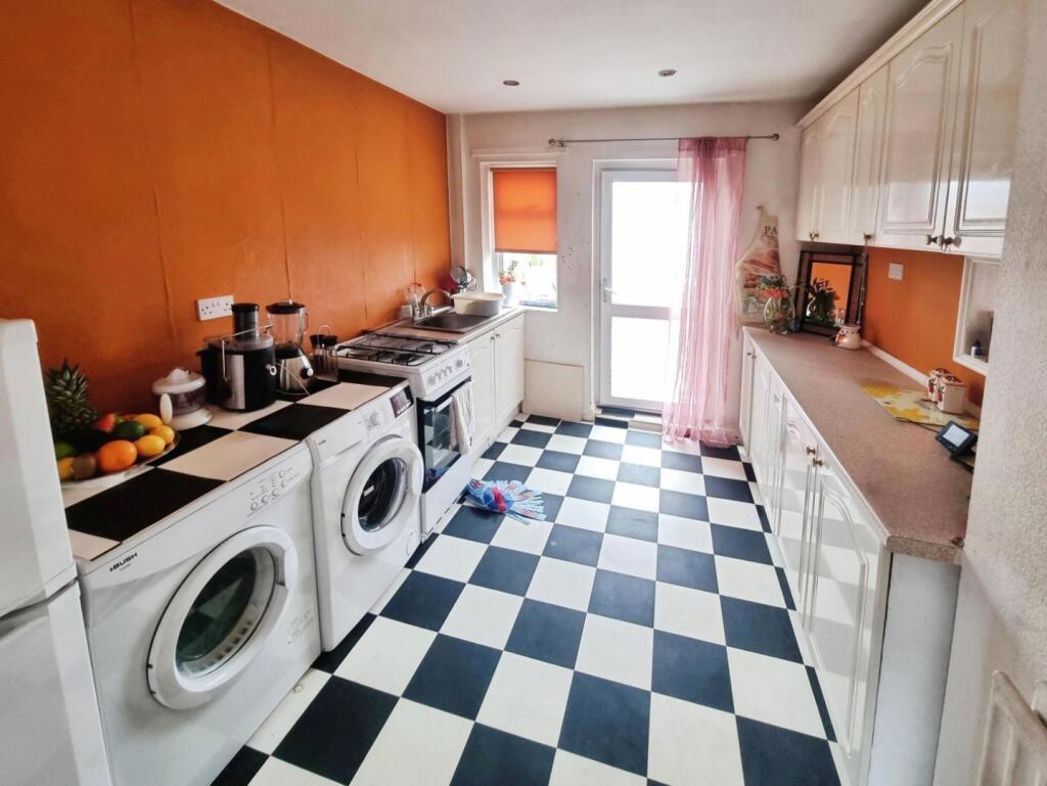 Property image 4 of 11