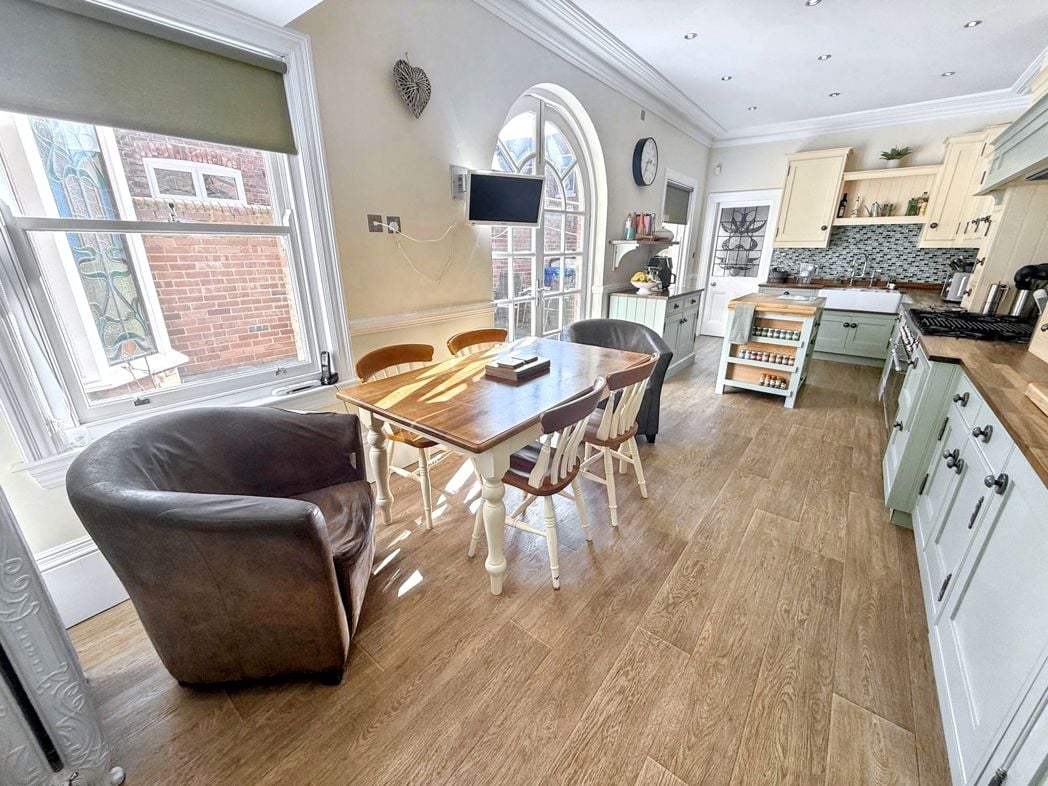 Property image 16 of 43