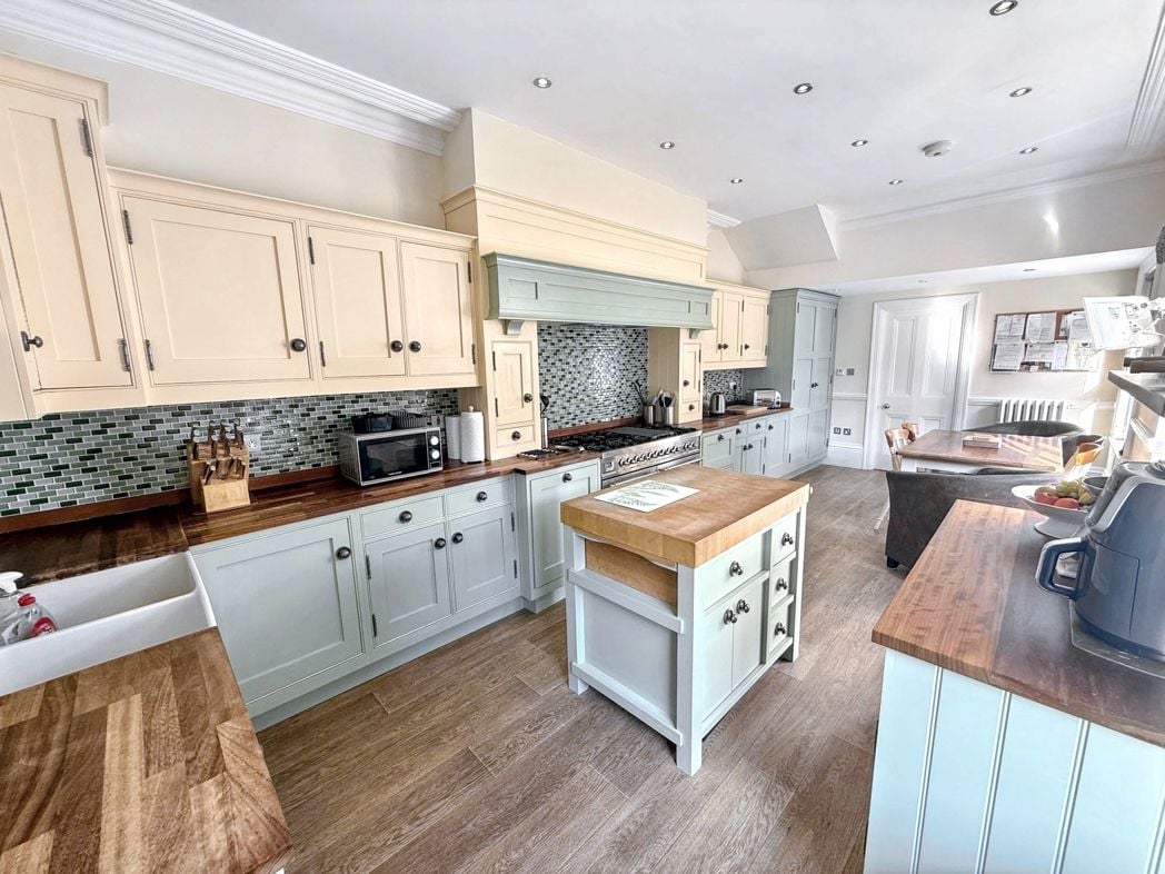 Property image 10 of 43