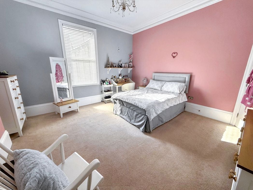 Property image 27 of 43