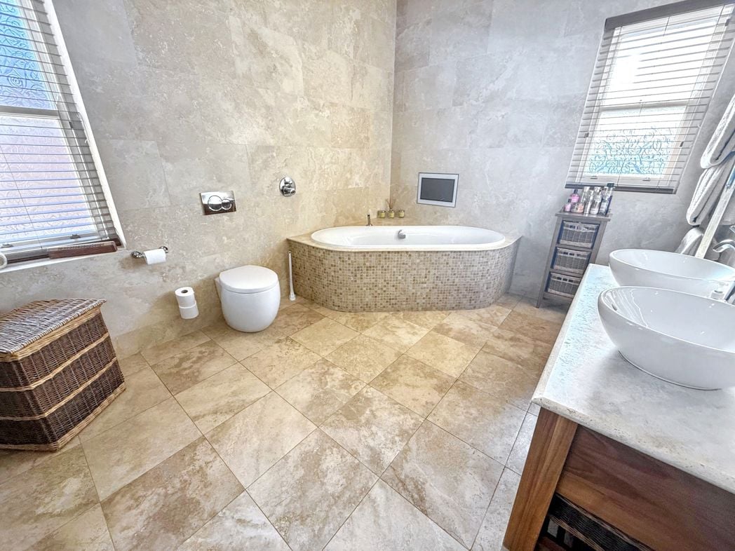 Property image 32 of 43