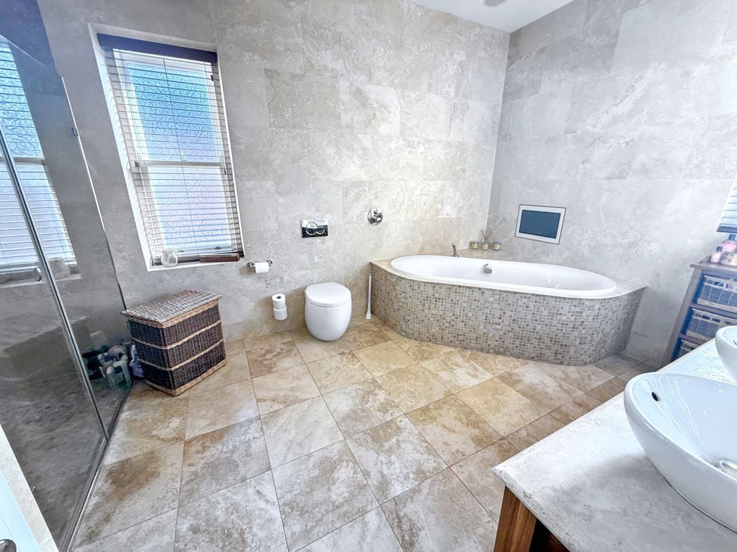 Property image 31 of 43