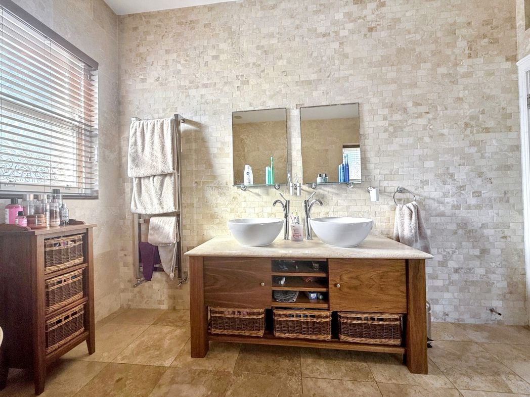 Property image 34 of 43