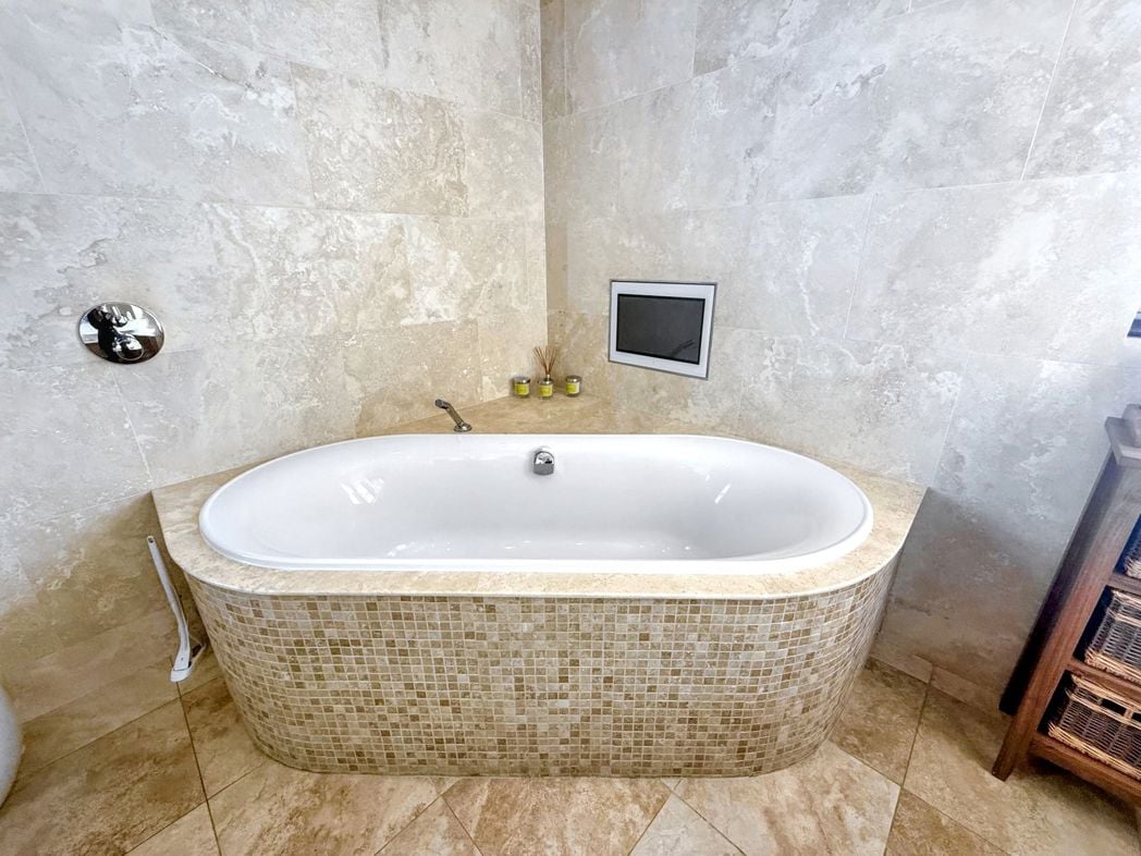 Property image 33 of 43