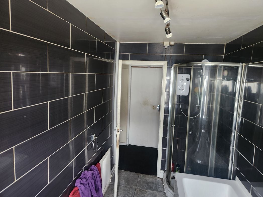 Lighthouse Inn, 505, Oldham, Greater Manchester, OL4 3AF