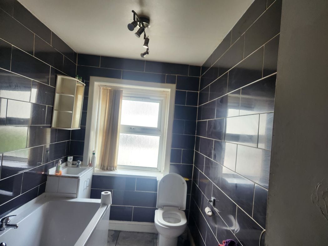 Lighthouse Inn, 505, Oldham, Greater Manchester, OL4 3AF