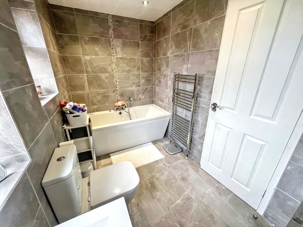 Property image 5 of 17