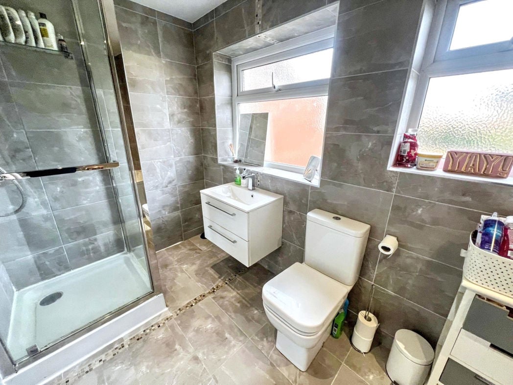 Property image 12 of 17