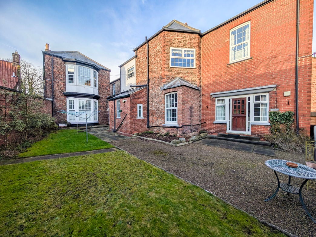 Property image 1 of 11