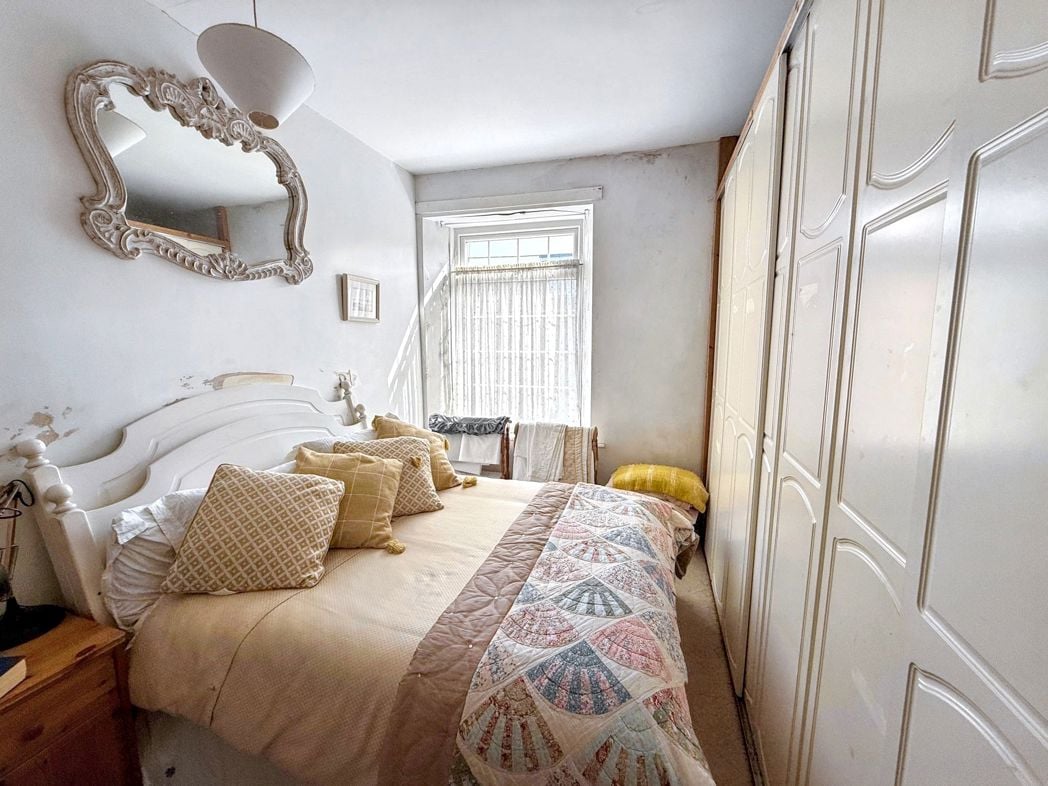 Property image 5 of 11