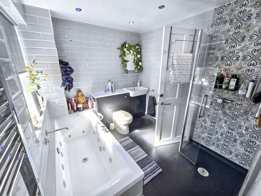 Property image 13 of 17