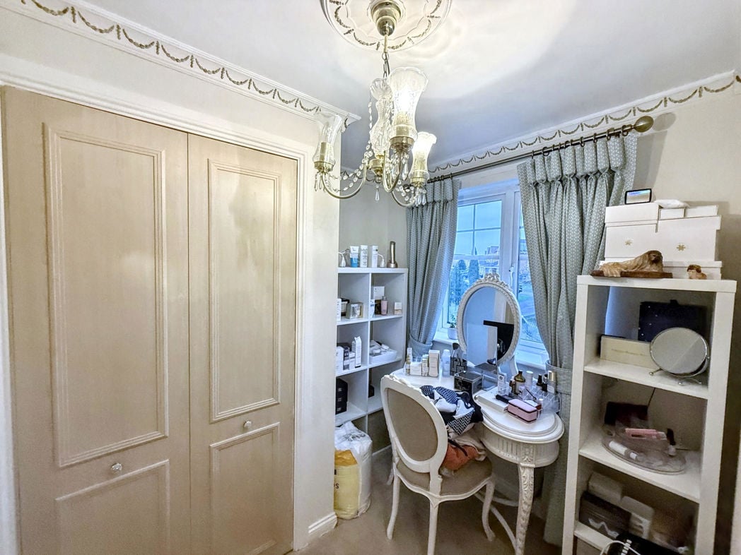 Property image 11 of 23