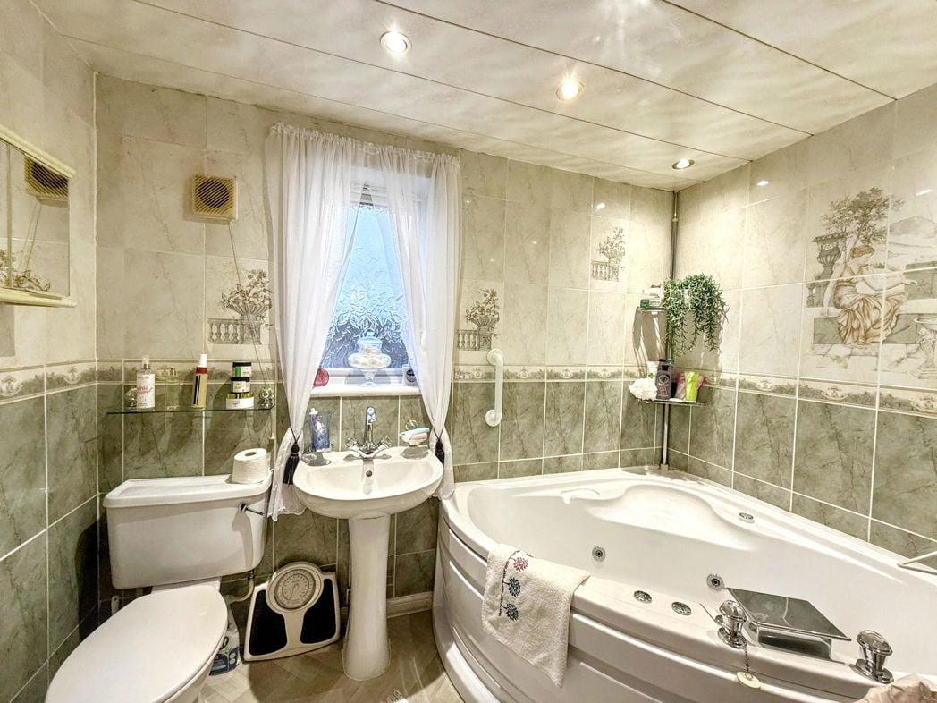 Property image 18 of 23