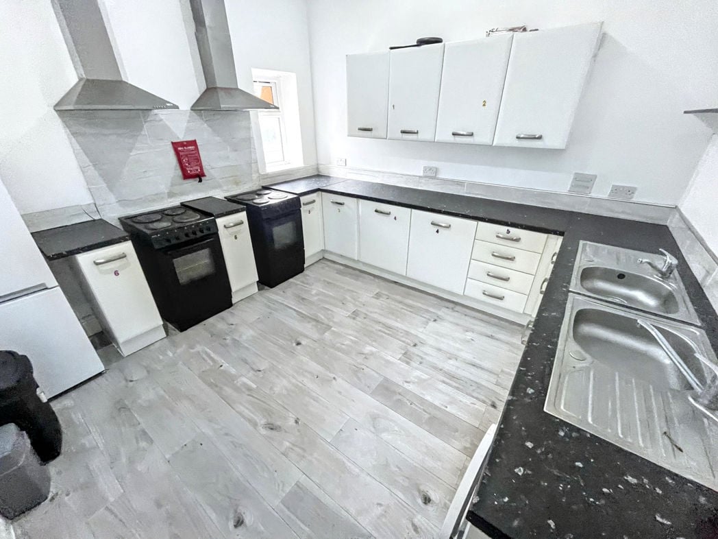 Property image 4 of 15