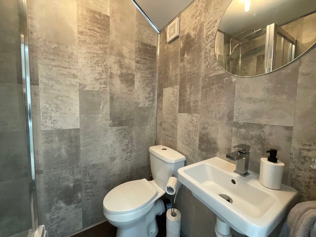 Property image 12 of 33