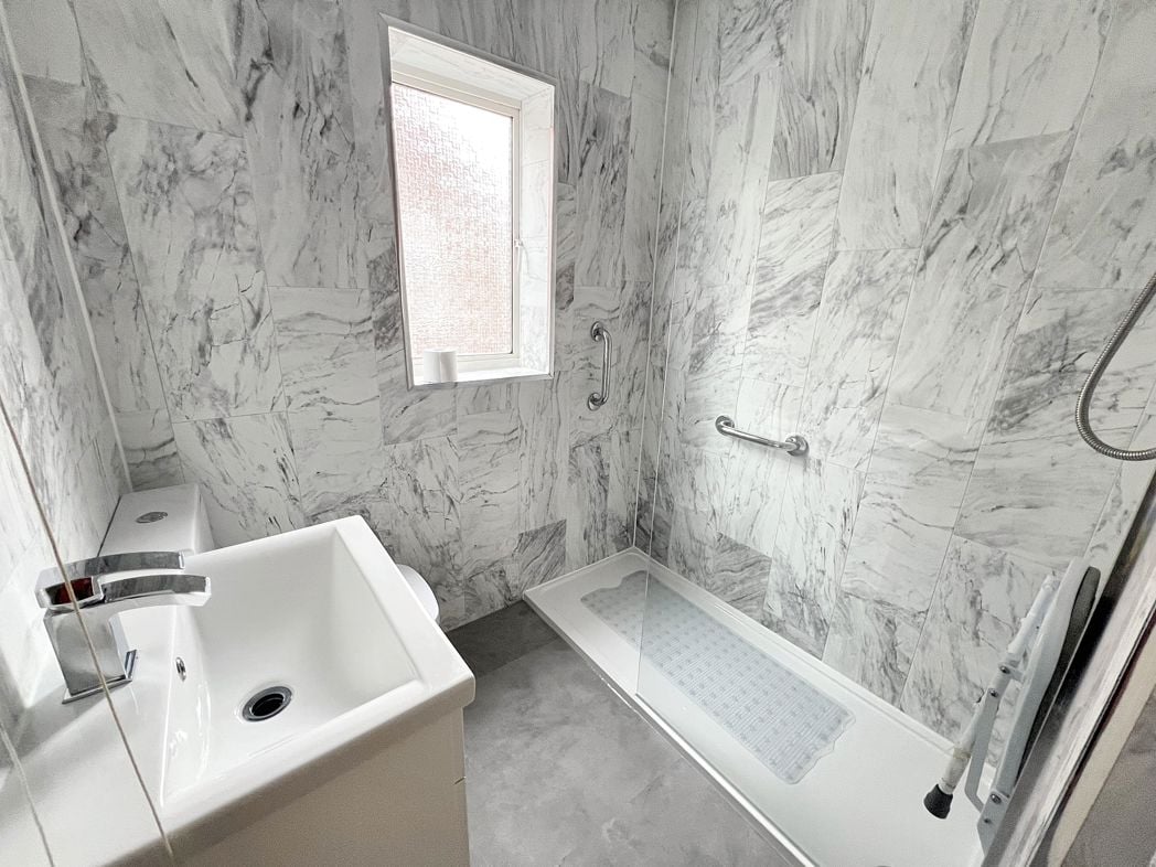 Property image 3 of 12