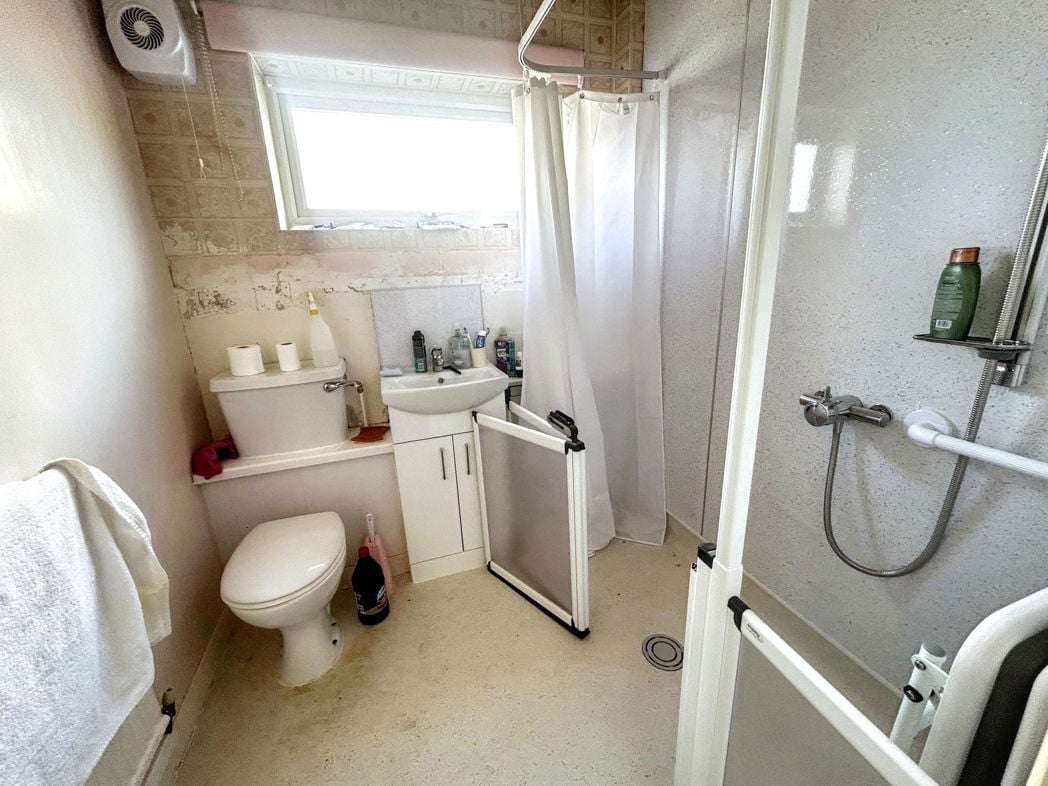 Property image 6 of 9