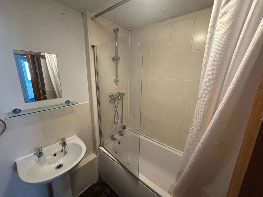 Property image 6 of 9