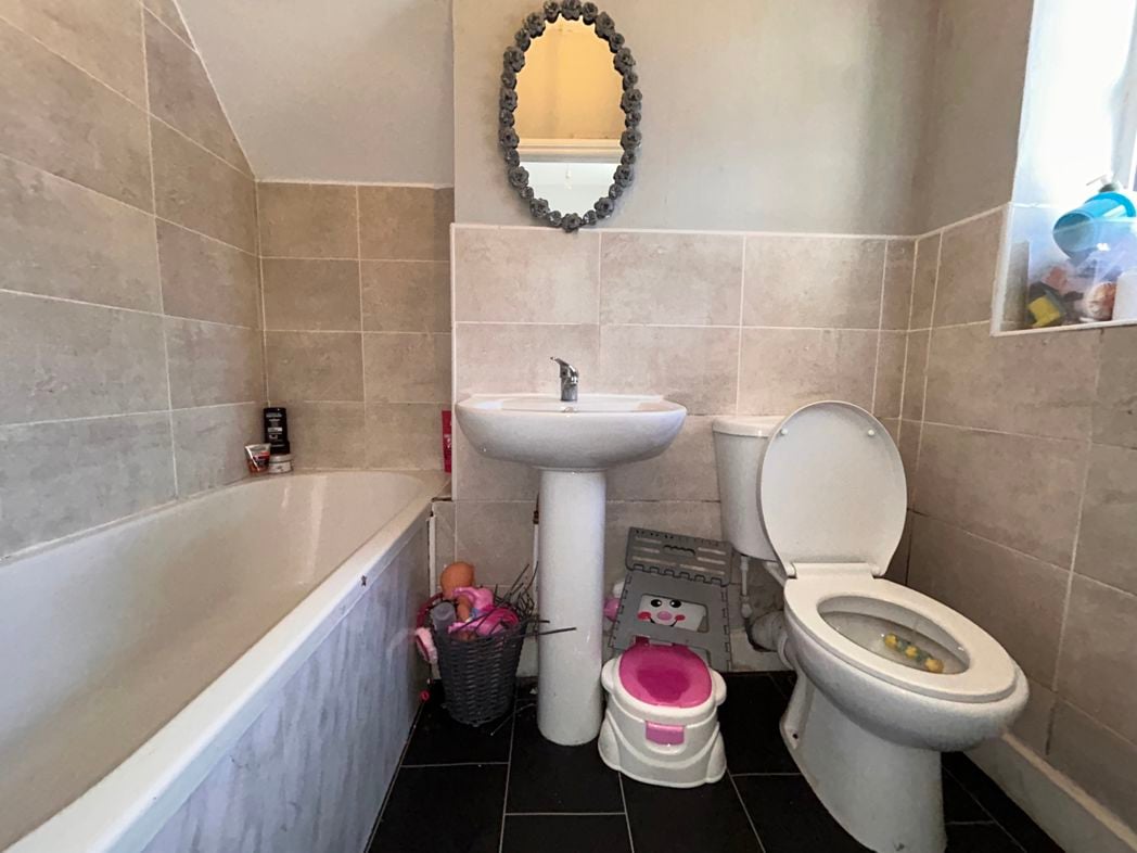 Property image 3 of 11