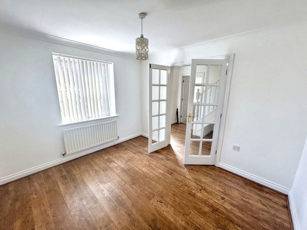 Property image 4 of 15