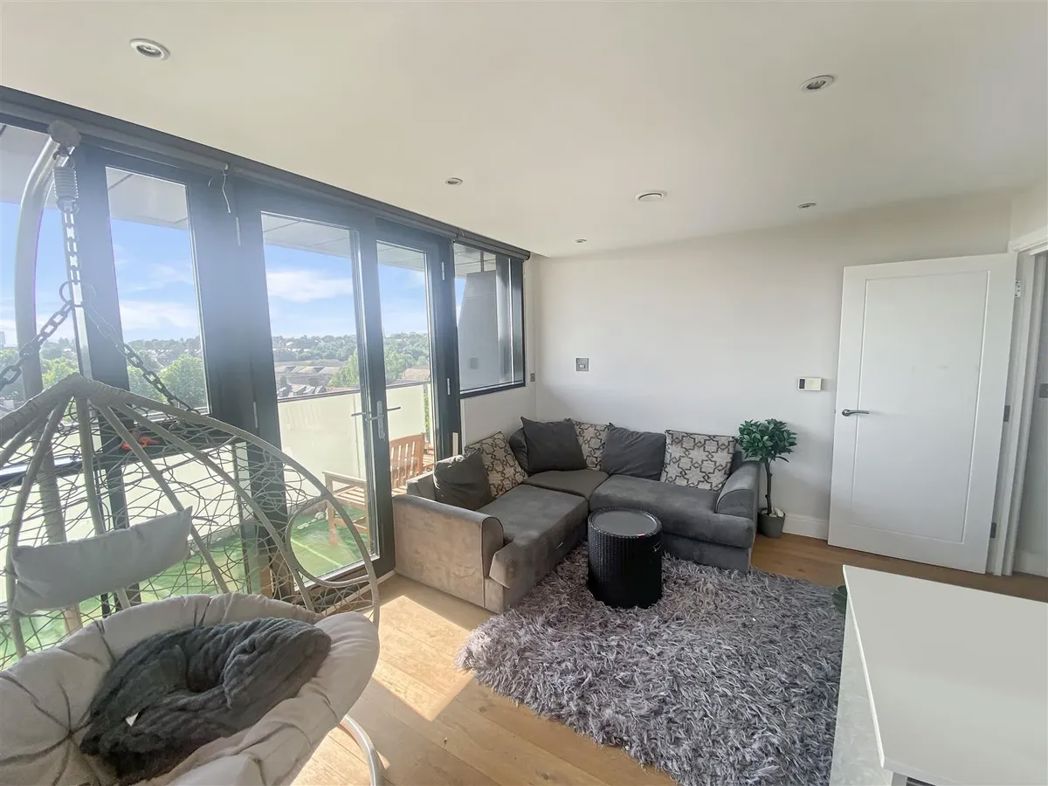 Property image 2 of 10
