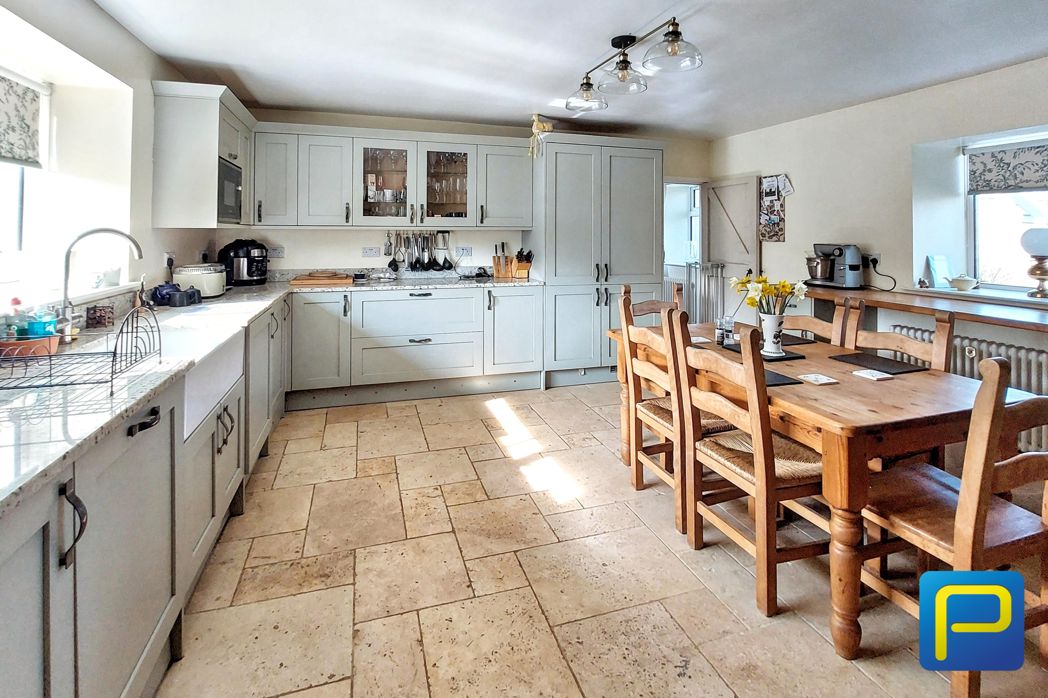 Property image 10 of 33