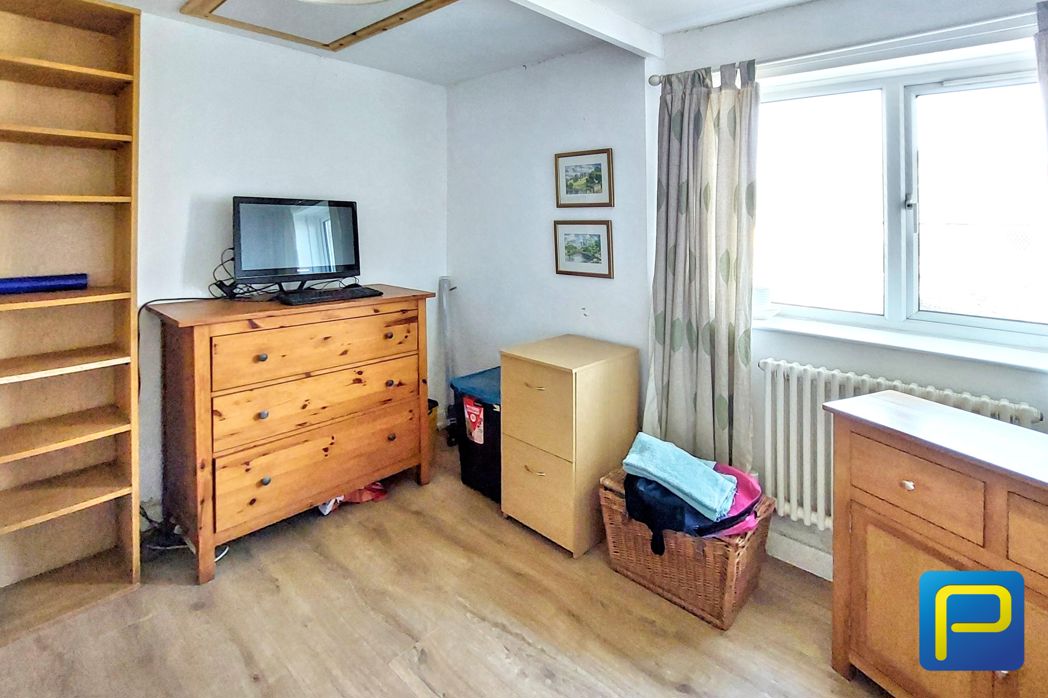 Property image 12 of 33