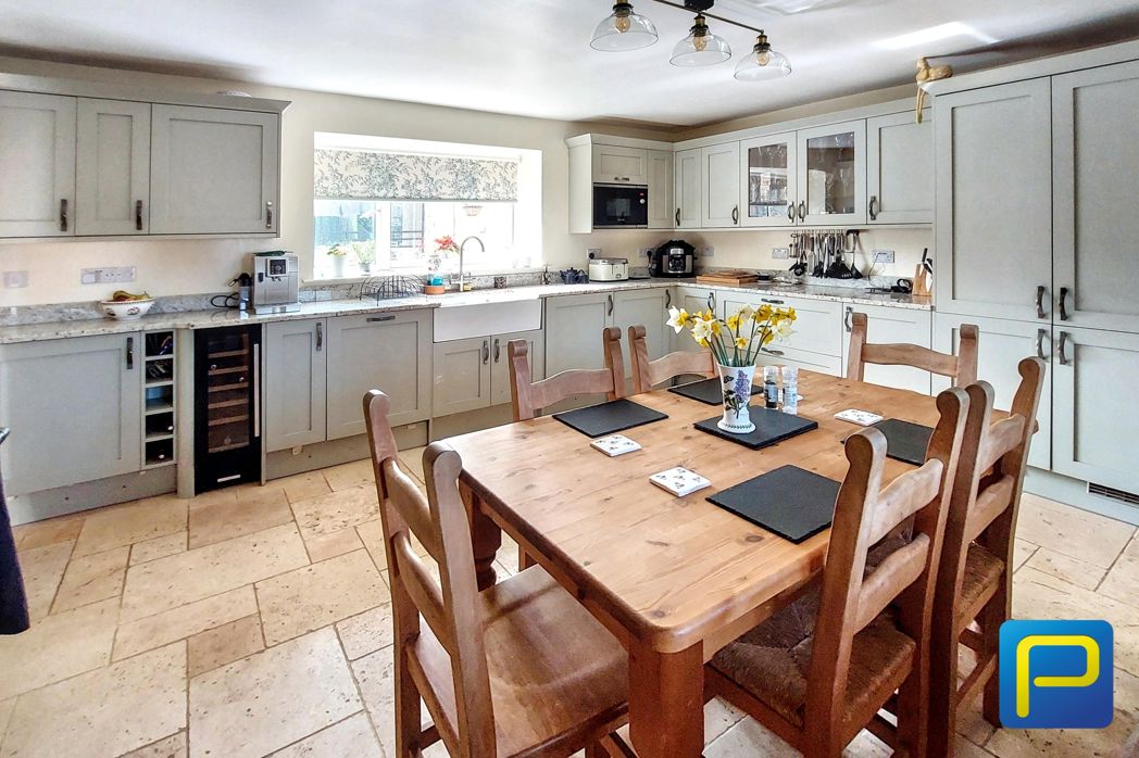 Property image 11 of 33
